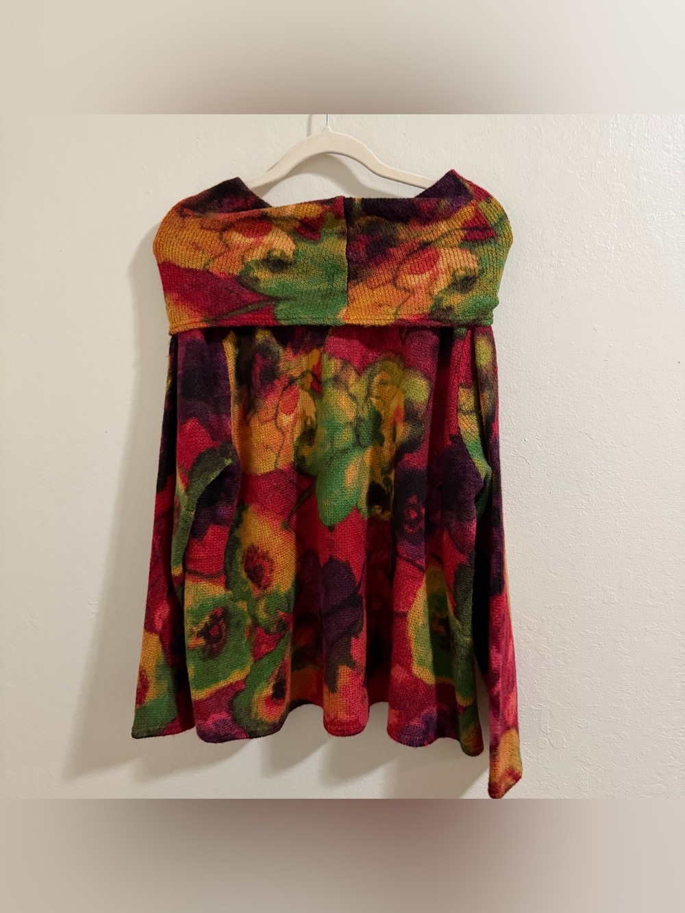 Habitat Abstract Floral Easy Cowl
Sweater - Large watercolor floral print. - Picture 9 of 11